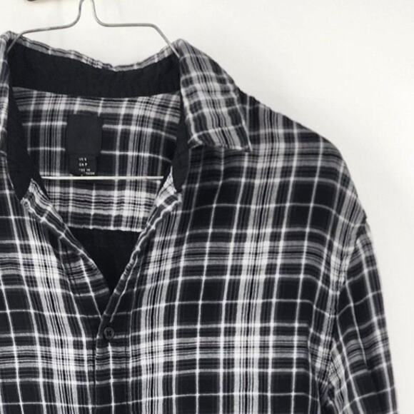 H&M Black and White Plaid Button Down Shirt Womens Size Small S - Picture 3 of 3